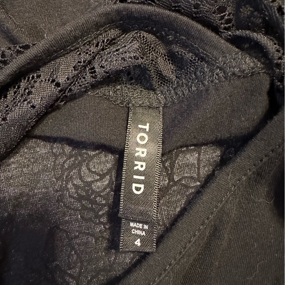 Torrid cute and sexy skull print and lace top - Picture 3 of 4